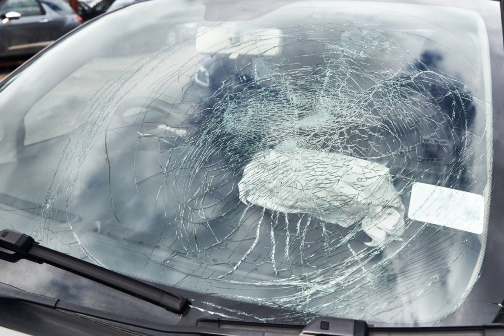 Does Liability Insurance Cover Broken Windshield