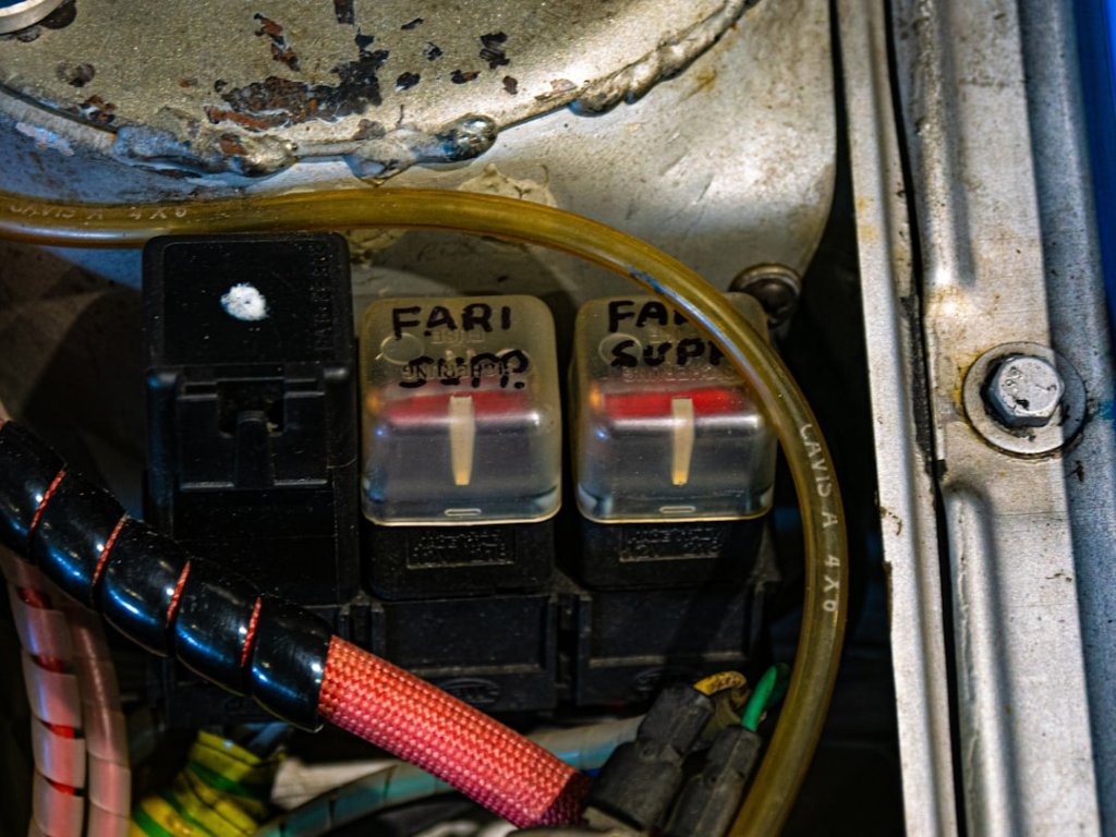 how to change a fuse in a car for beginners